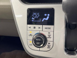 【オートエアコン】一度お好みの温度に設定すれば、車内の温度を検知し風量や温度を自動で調整。暑い&hellip;寒い&hellip;と何度もスイッチ操作をする必要はありません。快適な車内空間には必須の機能ですね♪