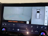 パノラミックビューモニターシステムが付いているので車の上から見た映像が確認できますよ。 一目で車両周辺の情報を確認できますが、直接安全をご確認下さい。