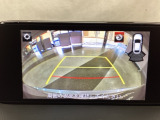 狭い場所での駐車やすれ違いなどでより的確な運転操作に役立つ360&deg;ビューモニターが装備されています。