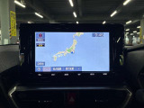 ディスプレイオーディオやカーナビは、現代のドライブにおいて欠かせない装備のひとつです。初めての場所でも迷いにくく、快適なルート案内で運転をサポートします。移動中のエンターテインメント性も高まります。