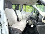 運転席シート廻りは使用感も少なく、良好な状態となっています。前オーナー様が丁寧に使っていたことがよくわかりますね。