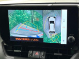 【パノラミックビューモニター】専用のカメラにより、上から見下ろしたような視点で360度クルマの周囲を確認することができます☆死角部分も確認しやすく、狭い場所での切り返しや駐車もスムーズに行えます。