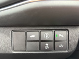 [ VSA (ABS+TCS+横すべり抑制) ]すべりやすい道や、障害物・割り込み車を避けるため急ハンドルを切った時に起こりがちなクルマの姿勢の乱れを抑制し、運転にゆとりをもたらします。