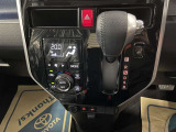 オートエアコン♪お好みの温度に設定するだけで車内を快適空間にしてくれますよ♪