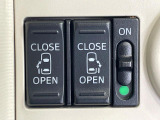 【両側パワースライドドア】スマートキーや運転席のスイッチで後席両側スライドドアの開閉が可能♪電動だから力を入れてドアを開ける必要が無く、小さなお子様でも簡単に開け閉めでき快適です♪