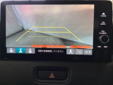 バックでの車庫入れも安心です! リアカメラが付いているバックモニター付のナビを装備しております。操作線もついており距離感も画面から確認できます。