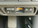 有料道路をキャッシュレスで通行できるETC車載器付きです。運転席足元に設置されています。ETCセットアップ費用は含まれておりません。別途必要となります。