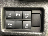 【リヤクロストラフィックアラート(RCTA)】駐車スペースから出る時に後方を横切ろうと接近してくる車両を検知しお知らせします。ショッピングモールなど大型商業施設の混雑した駐車場でも安心ですね♪
