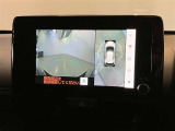 【パノラミックビューモニター&フロントビュー】見通しの悪い交差点やT字路などで車両前方と左右の状況確認をする為に車両上方と前方カメラからの映像を同時に表示するので周りがハッキリ確認でき安心です。