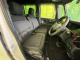 運転席シート廻りは使用感も少なく、良好な状態となっています。丁寧に使われていたことがよくわかりますね。