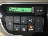 オートエアコンで、毎日のドライブを快適に。温度、風量を自動で調整し、理想的な車内環境を提供します。