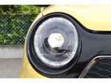 LEDヘッドライトで夜間の視認性も高く、更にオートライト搭載で、車外の明るさを感知し自動でライトを点消灯します。またエンジンOFFにすれば一緒に消灯し、消し忘れやトンネル走行時などに非常に重宝します!