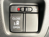 【パワースライドドア】スマートキーや運転席のスイッチでスライドドアの開閉が可能♪電動だから力を入れてドアを開ける必要が無く、小さいお子様でも、重い荷物を持っている時もラクに開け閉めできます♪