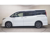 両側パワースライドドア付きだから、狭い駐車スペースなどでの 乗り降りラクラク!小さなお子さまのいるご家庭には嬉しい装備。