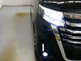 LEDヘッドライトです。デザイン性がよくとても明るいので、夜間の走行や悪天候でも安心です。しかも長寿命!