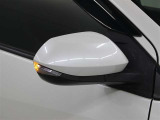 サイドターンランプ付きドアミラー。車両のドレスアップと右左折時の被視認性を兼ね備えたお洒落なミラーです。