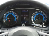 【メーターパネル】素早く車の情報が読み取れる、視認性に優れたシンプルなデザインのメーターパネルです。