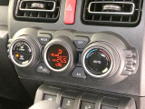 【オートライト】周りの明るさに応じて自動でヘッドライトの点灯・消灯ができる機能です!ライトの付け忘れ・消し忘れなどが無くなり、雨の日や夕方の走行も安心!トンネル通過時も便利ですね♪