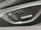 【パワーシート】電動でシートポジションの変更が可能です。手動式より細かくシート設定が可能ですのでより快適な姿勢でドライブを楽しんで頂けるでしょう。