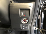 【片側電動スライドドア】リモコンや運転席のスイッチ操作のほか、ドアハンドルを少し引くだけでリアドアが自動開閉します♪