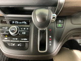 オートマチックシフトレバーは、手になじみ操作しやすい形状で安全運転にもつながります♪