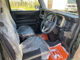 毎日過ごす運転席は要チェック。シートのへたり・擦れ、視界のイメージまで伝わる重要ポイント。