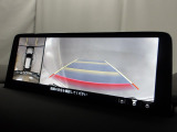 狭い場所での駐車やすれ違いなどでより的確な運転操作に役立つ360&deg;ビューモニターが装備されています。