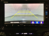 バックでの車庫入れも安心です!リアカメラが付いているバックモニター付のナビを装備しております。操作線もついており距離感も画面から確認できます。