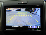 バックカメラの画像です。ガイドラインがスムースな車庫入れをサポートいたします。車庫入れの安心感がアップしますね。