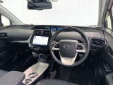 運転席まわりです。 各操作スイッチは使いやすい位置に配置されてます。