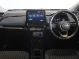 スイッチ類やメーター類を見やすく配置した、直感的で扱いやすいインパネ。初めて運転される方でも、迷わず操作出来る安心設計です。