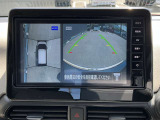 アラウンドビューモニター搭載。上から見下ろしたように液晶に映るのでスムーズな駐車をサポートします。