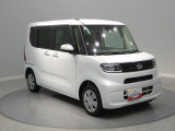 【ナナメ正面(右前)】丸みのある親しみやすいフロントフェイス。運転席からの死角が少なく、初めてお車に乗る方でも周囲を確認しやすい設計です。