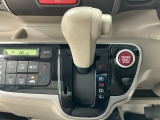 オートマチックシフトレバーは、手になじみ操作しやすい形状で安全運転にもつながります♪
