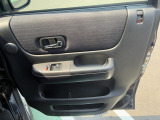 ポケットがたくさんの運転席ドア!