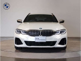 ☆BMWの代名詞とも言える【キドニーグリル】一目見ただけでBMW車であると認識できる確固たるアイコンとして存在感を放ちます☆