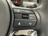 【アダプティブ・クルーズ・コントロール】予め設定した車速内でクルマが自動的に加減速。 前走車との適切な車間距離を維持しながら追従走行し、高速道路でのドライバーの疲労を軽減してくれる嬉しい機能付♪