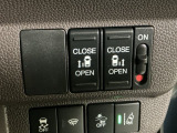 【両側パワースライドドア】両側がパワースライドドアになっており、運転席のスイッチやスマートキーでも開閉が可能です!開口部も広いので乗り降りも楽々♪