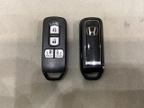 スマートキー付きですからドアロックの開閉およびエンジンスタートが楽々です。電動スライドドアの開け閉めもボタンで操作できます。スペアキーも同じものを用意しております。