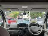 視界広々で運転しやすいインパネ