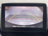 【バックモニター】後ろのカメラの映像をモニターに映し出すことができます!後方の見えない死角や、障害物との距離感をしっかり確認することができます!駐車が苦手な方におすすめです。
