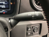 ライトスイッチです。「AUTO」にすると外の明るさに応じてスモールライト・ヘッドライトが自動でON・OFFします。夕暮れ時や屋内駐車場、トンネルなどに便利です。