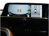 パノラミックビューモニター装備!トップビュー&フロントビュー・車両に取り付けたフロント、サイド、バックカメラの映像を合成して画面上に表示させることで、低速時の運転を補助する装置です。