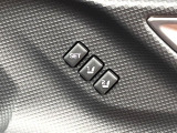 【メモリー機能付きパワーシート】ドライバーごとに設定したシート位置を記憶して、ボタン一つで切り替えできる便利な機能!運転する方が複数名いらっしゃるご家庭におすすめです♪