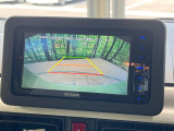 【バックカメラ】駐車時に後方がリアルタイム映像で確認できます。大型商業施設や立体駐車場での駐車時や、夜間のバック時に大活躍!運転スキルに関わらず、今や必須となった装備のひとつです!