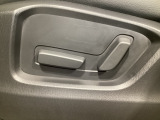 こちらのグレードは助手席にもパワーシートを装備しております!運転席同様お好みで調整が可能です!