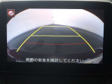 バックガイドモニターで、後方を確認しながら安心して駐車することが出来ます。運転初心者も熟練者も必須の機能ですよ!