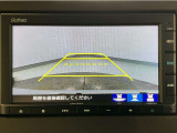 【バックカメラ】運転が苦手な方も車庫入れラクラクです!ギアをリバースに入れれば自動的に切り換わりますので、面倒な操作は不要です♪狭い駐車場もお車を傷つけず安心ですね!