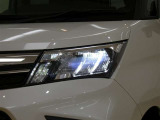 LEDヘッドライトです。デザイン性がよくとても明るいので、夜間の走行や悪天候でも安心です。しかも長寿命!