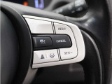 ◆アダプティブクルーズコントロール◆予め設定した車速内でクルマが自動的に加減速。前走車との適切な車間距離を維持しながら追従走行します。【LKAS】車線維持支援システムでステアリング操作を支援。